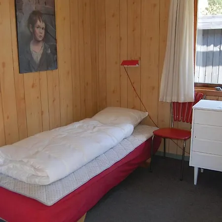 Holiday 16